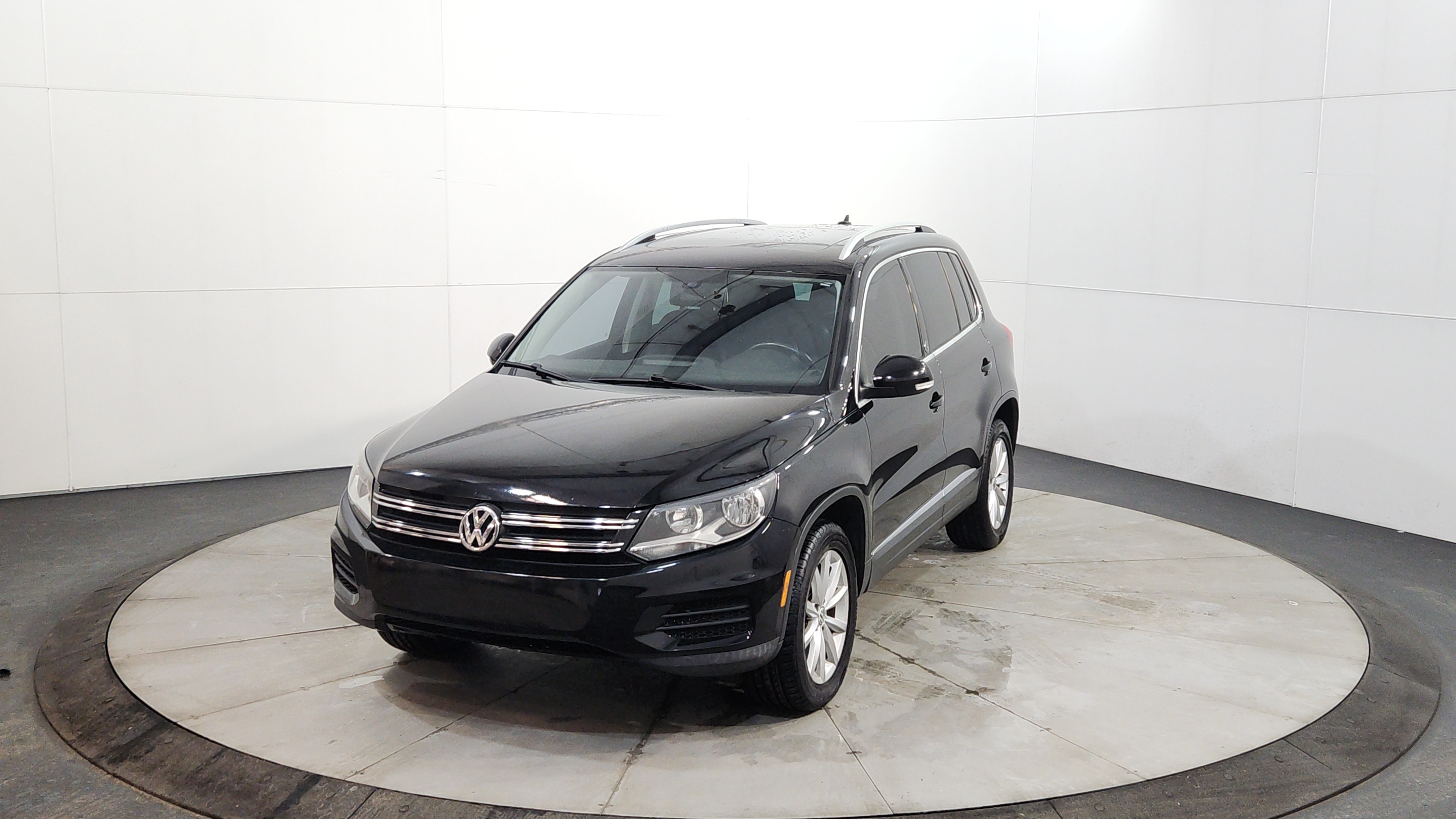 2017 Volkswagen Tiguan 2.0T Wolfsburg Edition's photo